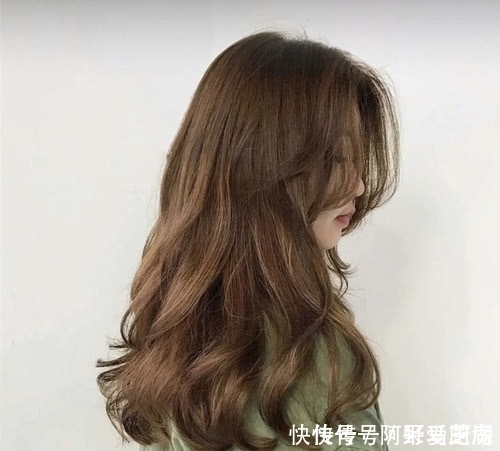 还在纠结剪啥发型?造型师透露:关键看这“三点”,几乎没人注意