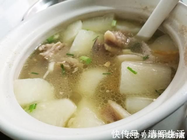 炖羊肉汤不要花椒、大料和料酒，加这两样味道鲜美，还没羊膻味!