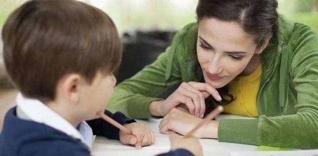 题目|小学生995分试卷走红,妈妈看到扣分的题目,感动得抱娃直亲