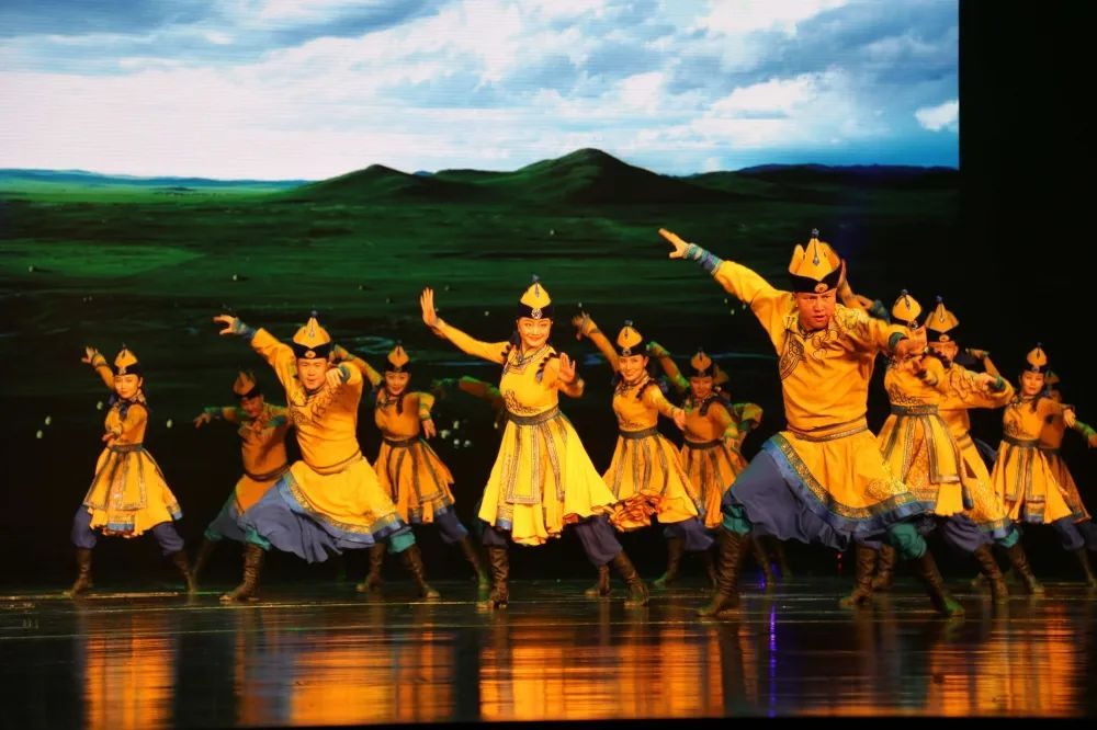 文体大餐$【书写群众满意的“民生答卷”】莱山区“文体大餐”点亮群众多彩生活