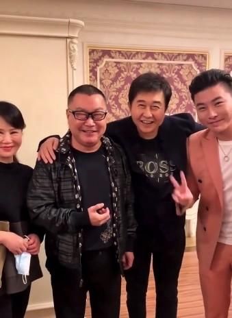 付笛声尹相杰聚会心情好，28岁儿子近照宛若女生，女友是张光北女儿？