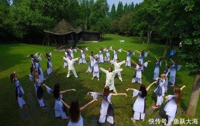 跟頭|著名養生專家,鼓吹只吃水果蔬菜排毒,自己卻栽了跟頭,終年51歲