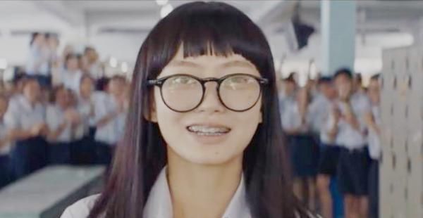 眼镜|只有近视眼才能懂的痛被眼镜封印的颜值,摘下能乱了芳华