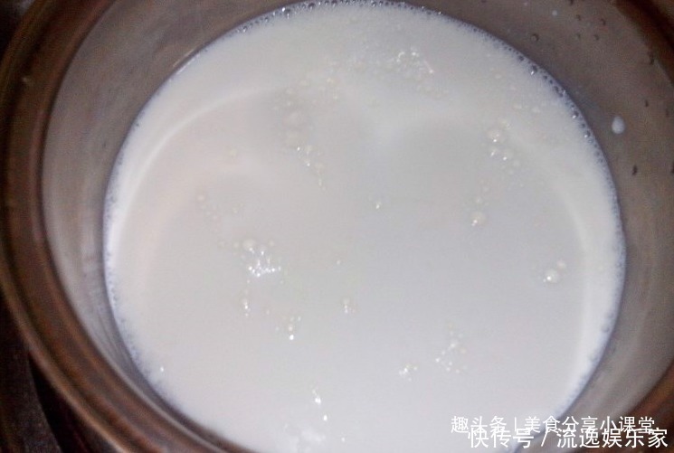 面食|大厨分享好吃的面食做法，面粉加上牛奶下锅一炸，外酥里嫩吃着香
