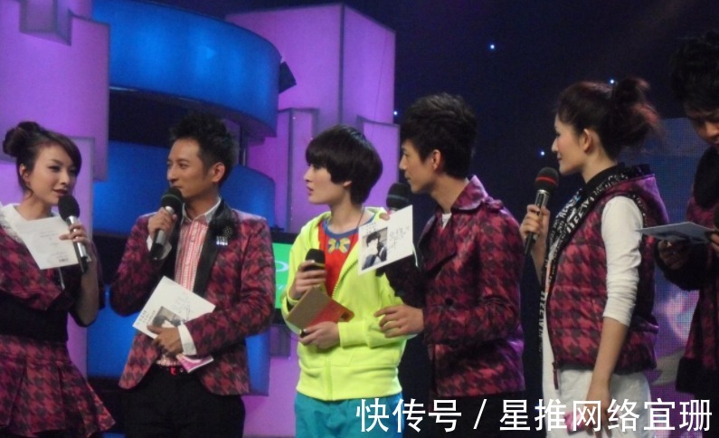 感性|她做综艺的时候,总是看起来很感性,好像对别人的苦难感同身受