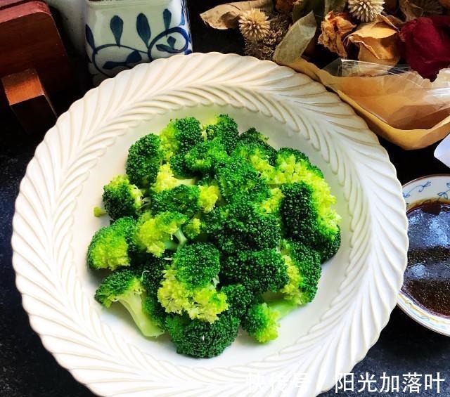 低脂|白灼西兰花,简单快手,低脂健康!