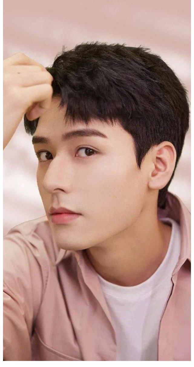 湖南卫视跨年晚会传来龚俊加盟消息，其阵容再添猛将