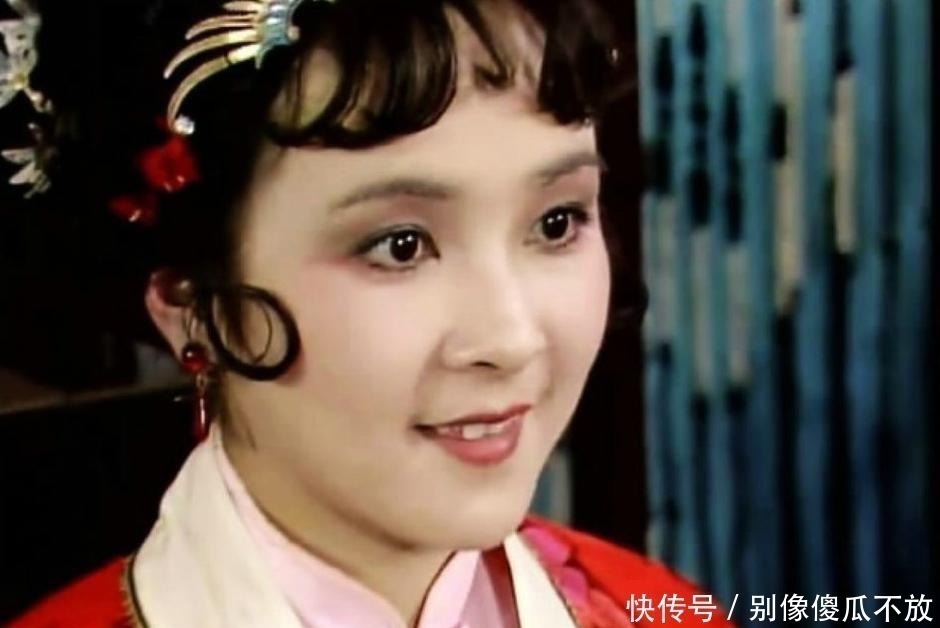 薛宝琴!薛宝琴的出现,让薛家母女丑态毕露,从此再也不敢迈进贾府半步