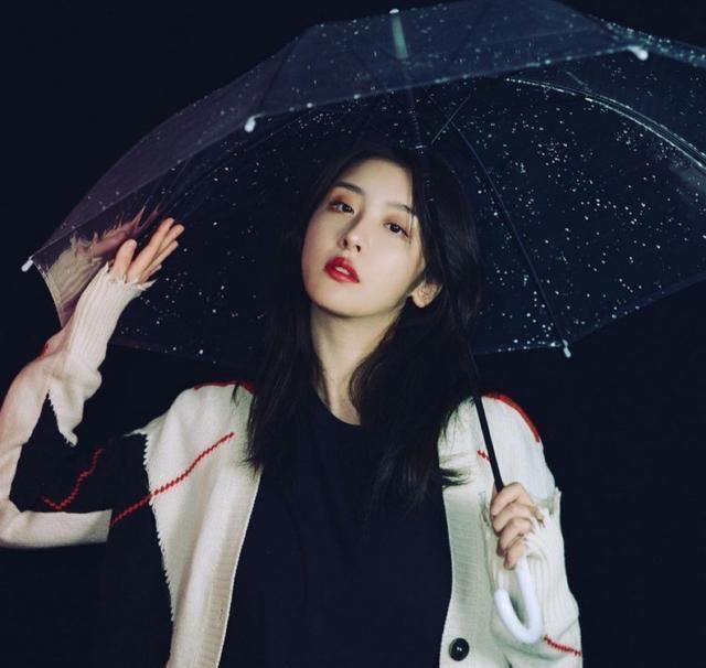 THE9成员赵小棠穿搭汇总,私服穿搭衣品吸睛,一张冷漠脸霸气十足