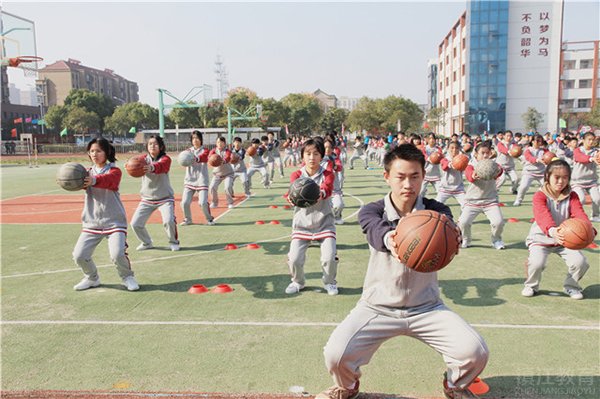 镇江市|镇江市中小学生体质健康工作现场会在扬中举行