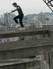 |搞笑GIF趣图:兄弟,我只能帮你这么多,成不成就看你了!