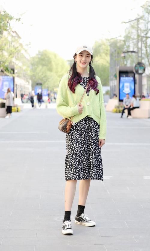 30岁的女性懂不懂打扮?看春季穿搭就了解,正确的搭配时尚且年轻