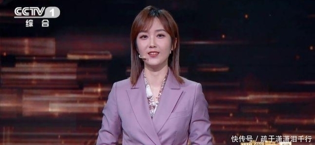 她参加主持人大赛成名,曾接替董卿与撒贝宁搭档,27岁前途被看好