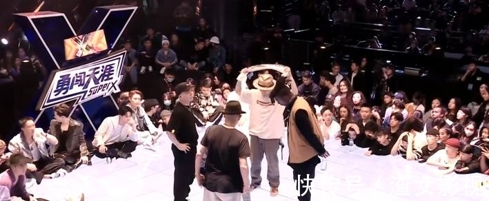 王一博戰(zhàn)隊(duì)再續(xù)輝煌,葉音喜提雙冠王,布布帶傷比賽雖敗猶榮