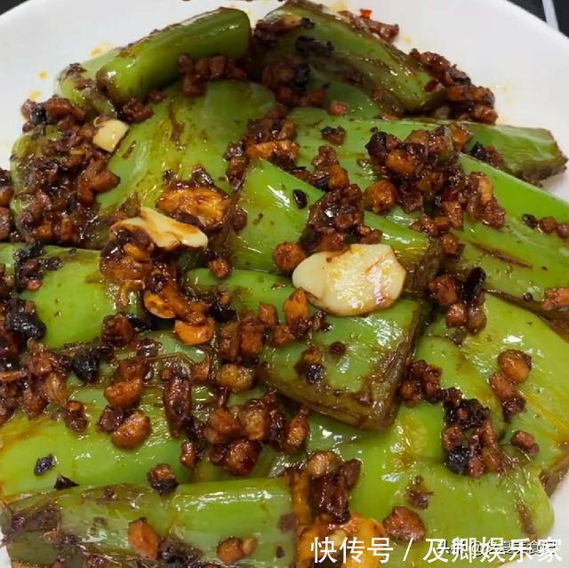 翻炒均匀|晒晒我的拿手菜，酱烧豆腐，肉末尖椒，辣炒鸡胗，香菇油菜