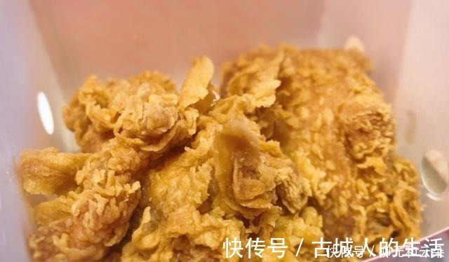 片皮鸭|小伙吃中国汉堡,现做面皮撒满芝麻韧又香,十多元一套量多还便宜
