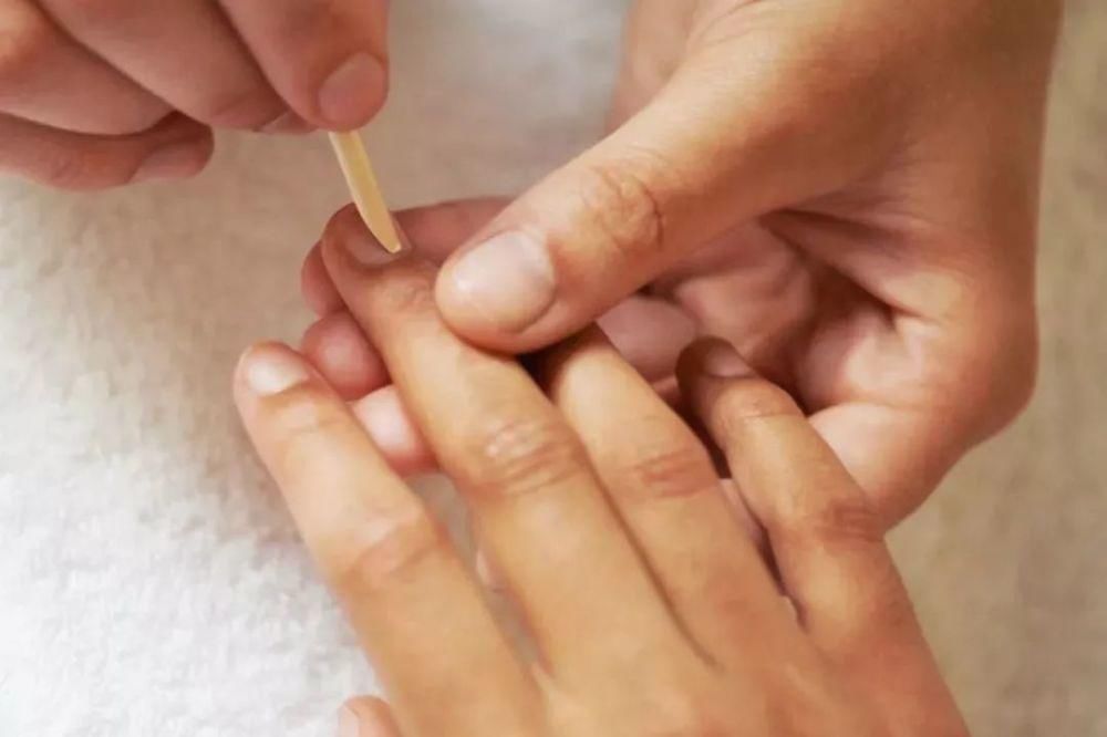 化妆刷|过期化妆品该如何处理扔掉的话太亏了,你要学会这样做