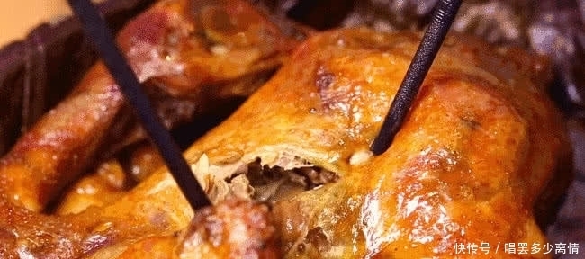 韩国人首次吃叫花鸡,却只看到一盘“土”,韩国人:中国人吃土?