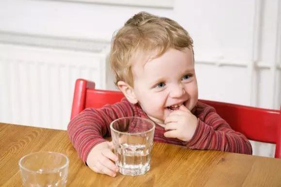 白开水|宝宝有这6个表现，说明正在缺水，很多妈妈却浑然不知