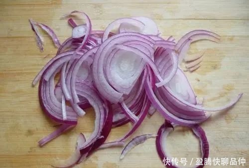 洋葱和此物一起炒,等于“血管清洁工”,软化血管,血管也通畅了