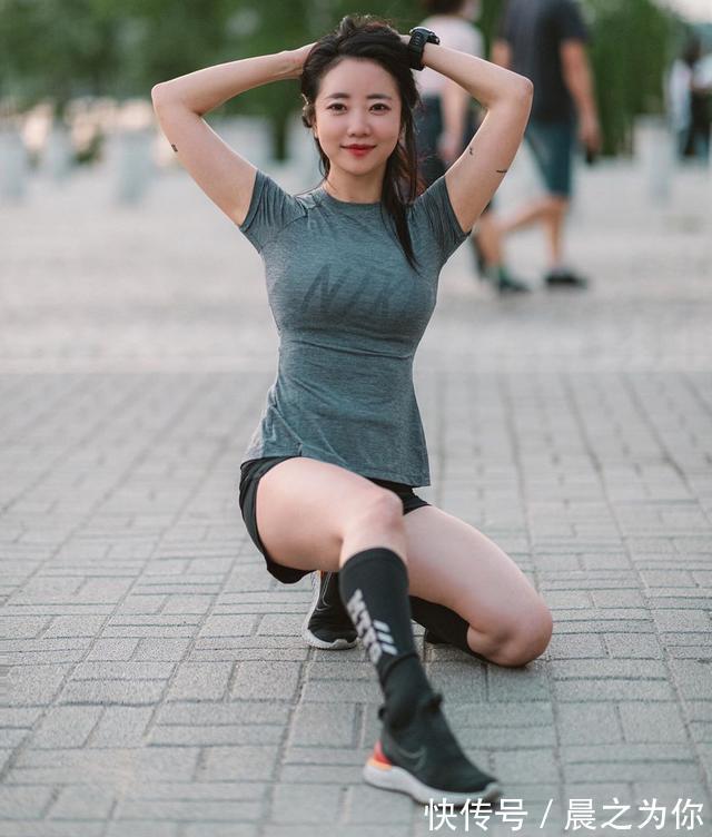 身材|小姐姐减少跑步频率,主要练习力量训练,苗条的身材变得更性感!