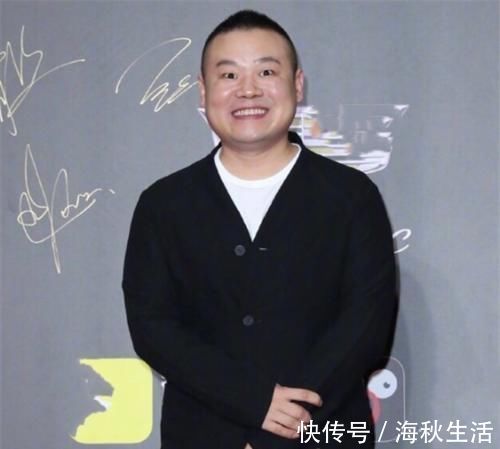 笑容|明星的职业假笑,王源、黄明昊还好,看到王一博营业不易,为了生活