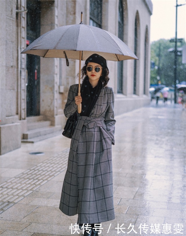温柔|今年初冬,建议你穿“大衣+4款长裙”,温柔显气质,美得刚刚好