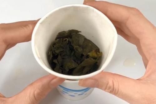 家里来客人,在一次性纸杯底部扎几个小洞,看了都夸聪明,太实用