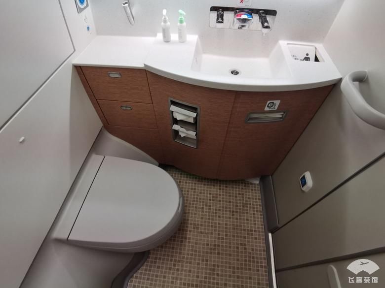 拔草东航A350套房商务舱座椅能随意调整方向,大飞机真带劲