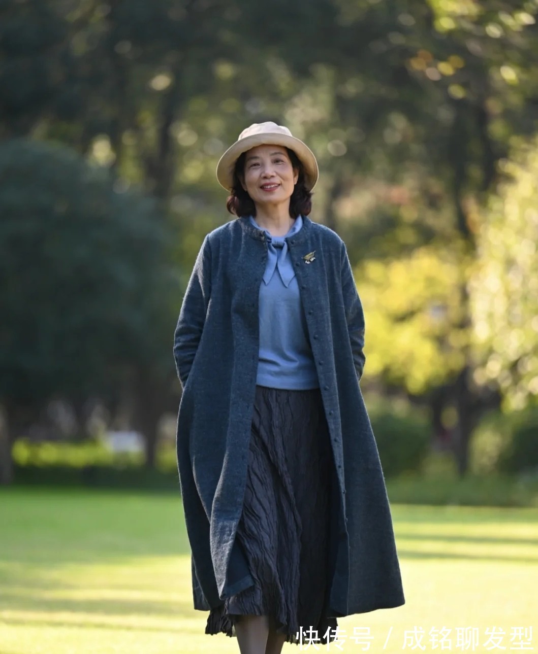 穿搭|既然已经老去,更要穿得高级,学学这几位阿姨的穿搭,时髦又减龄