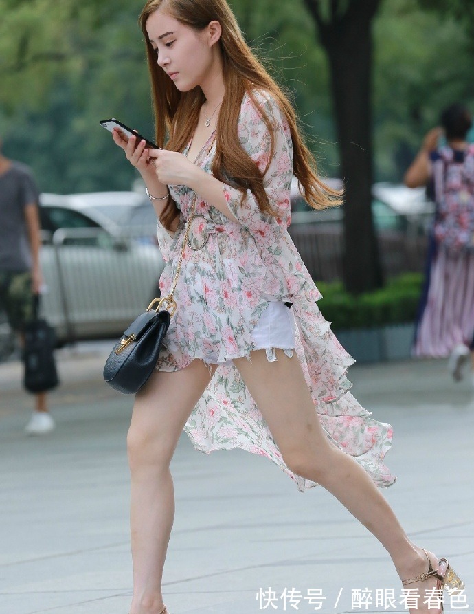 腰带|妹子嫌腰不够细,裙子上装个“铁环”系腰带,一下就“苗条”了