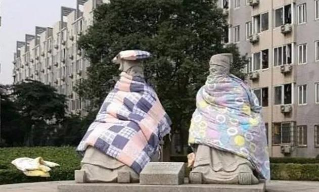 晒被子|大学生“晒被子”方式火了,花样百出创意不断,让人看了忍俊不禁