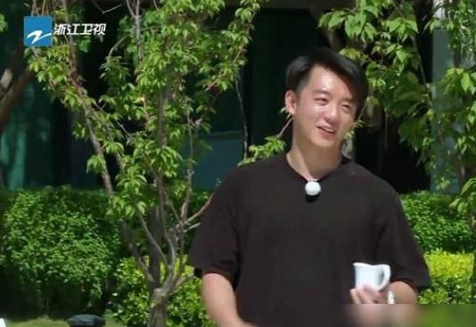 跑男|奔跑节目组再次消费郑恺,他当场骂出2个字,字幕都不敢打出来