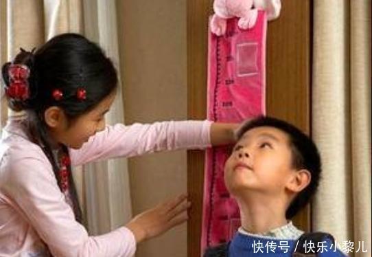 身高|“00后是吃啥长大的？”，因娃长太高引老师不满，连训话都不敢了