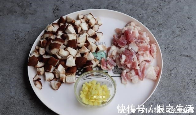 黄豆酱|夏天这样做面条，做一锅不够吃，酱香浓郁，面条劲道，好吃到舔盘