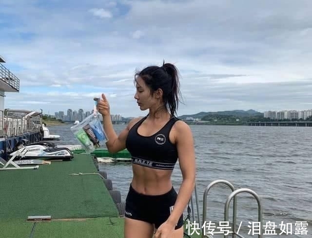 身材|健身女郎,122斤的体重,打造“倒三角”身材