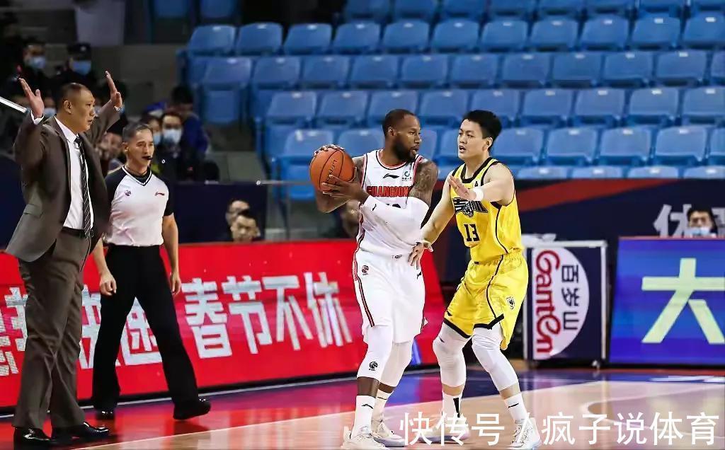 姜伟泽|琼斯渴望阻击广东男篮,杜锋变相激励年轻队员,目标冲击3连胜!