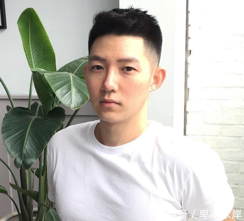小飞机|20几岁男生别沉迷“锅盖头”,剪这5款发型很阳光,尽显帅气
