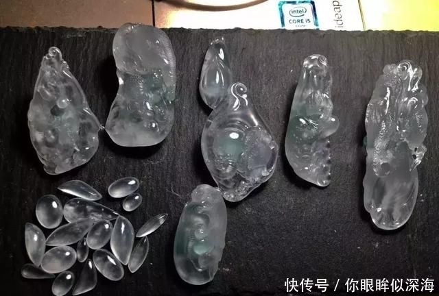 20万的原石一刀下去裂满满，雕刻师妙手回春，最后抠出一筐极品