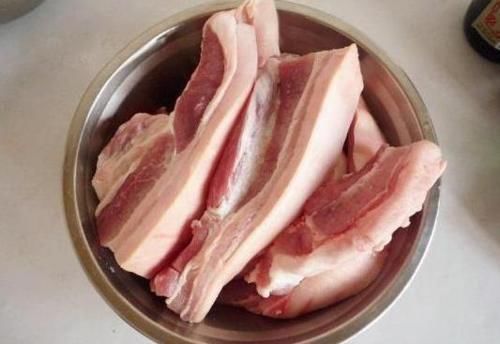 猪肉|腊肉炒好嚼不动?下锅前多做2步,腊肉炒好又香又好嚼,不腻口