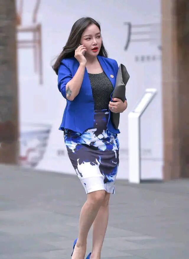 半身裙 胖女人独爱半身裙,“穿短不穿长”反而有型,时尚博主的“套路”