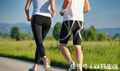 阳气|调五脏通经络的妙法上拍百会、中揉腹、下跺脚