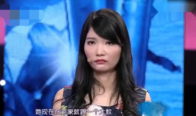 女孩每月花土豪男友一万多,还存起来寄回家,没骨气