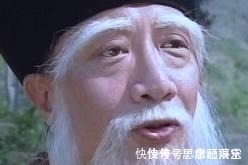 倚天屠龙记!倚天屠龙记中, 只有一人可以和张三丰平分秋色, 他徒弟早说出来了!