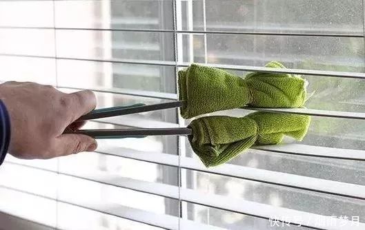 蘸取少量|窗帘脏了不用拆不用洗,如此做比洗还干净