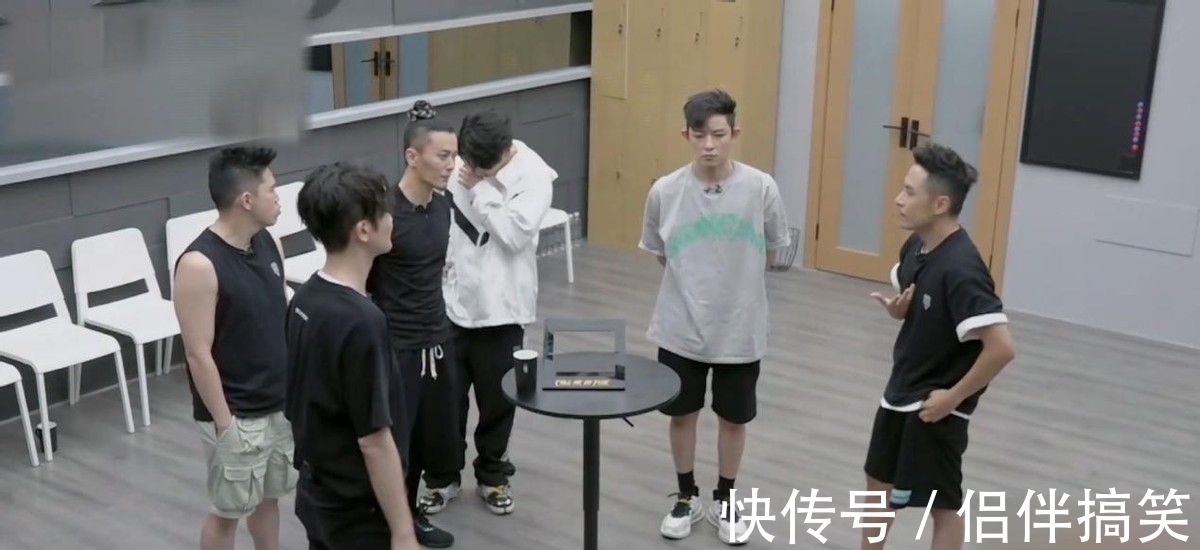 歐陽靖|在罵聲中淘汰后,直播又被嘲笑,敖犬的“無奈”給多少明星提了醒