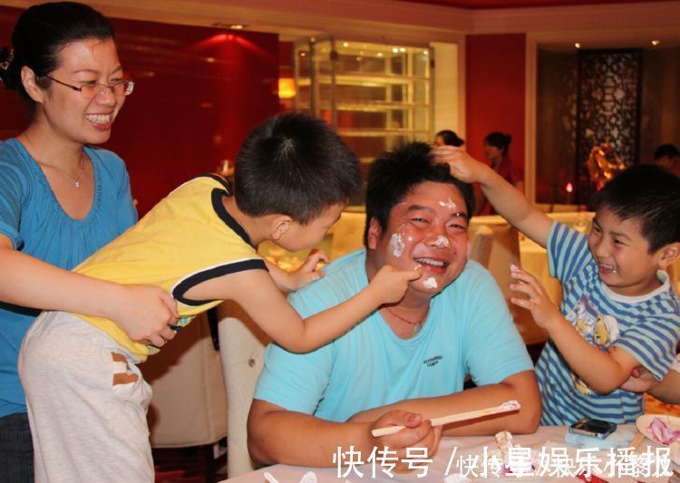 舅舅|“最豪横舅舅”带8个外甥过节,吃饭出门要排队,一顿能吃6斤米