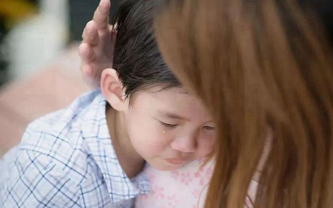 父母|孩子哭闹时,父母要明白有些话是不能说的,会让他们越来越伤心