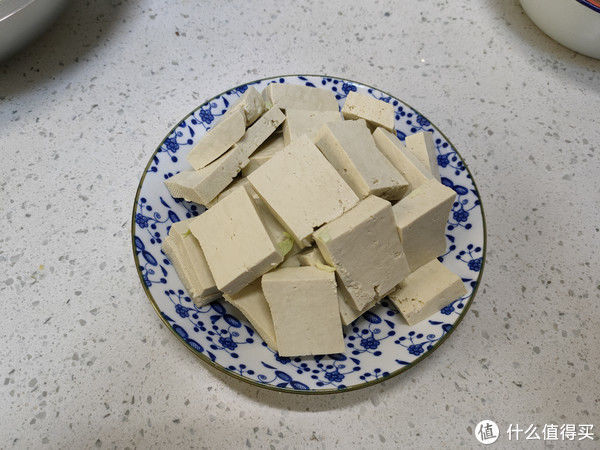 它和豆腐天生一对，热热乎乎炖一锅，汤汁都不剩