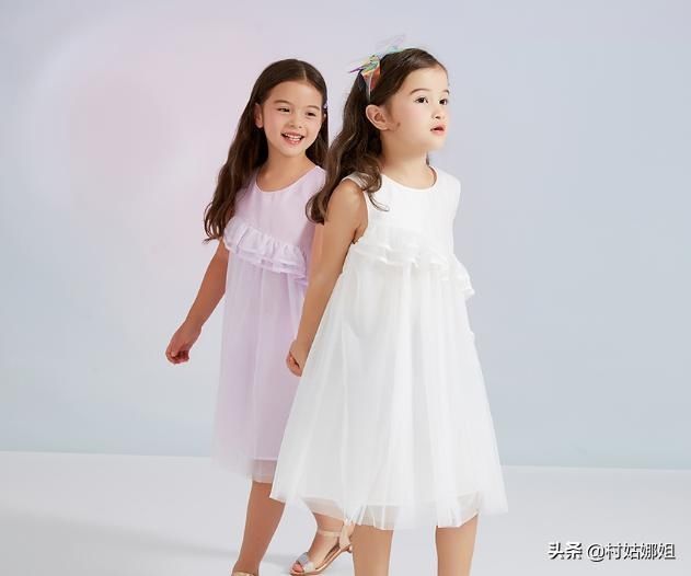 衣服|幼儿园女儿放学后胳膊有淤青,老师:她穿了件裙子,所以才出事的